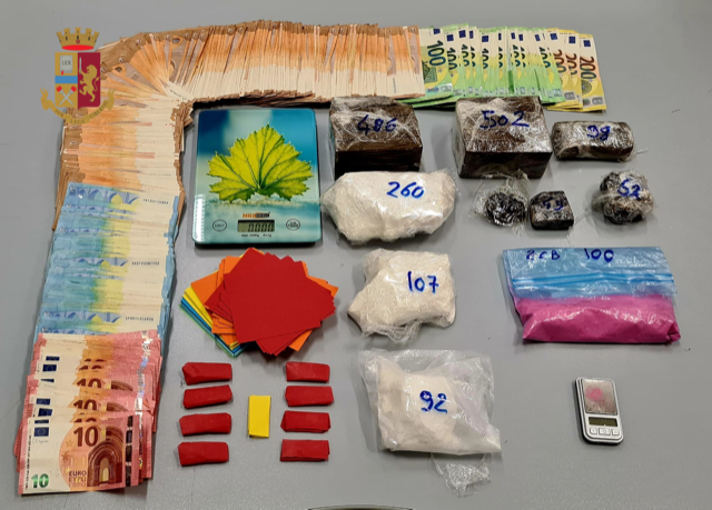 Cocaina in cucina e hashish nel frigorifero: arrestati