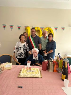 Nonna Teresa festeggia i suoi primi 100 anni