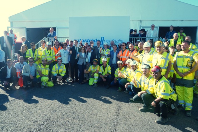 Taglio del nastro per la quinta corsia in A8