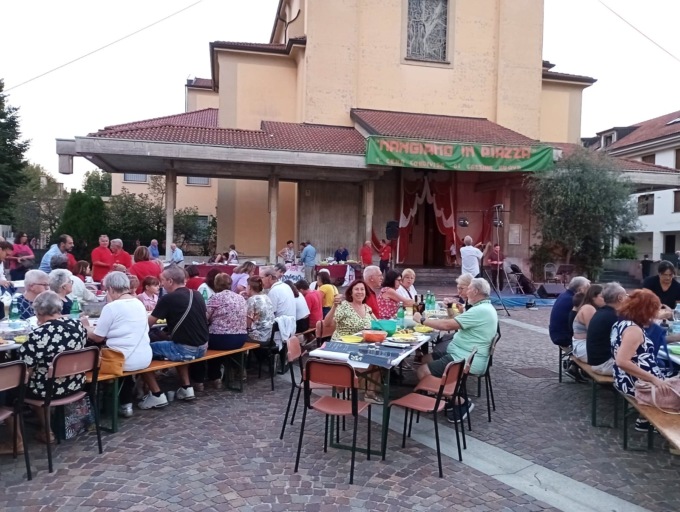 Per San Bernardo una cena condivisa nel sagrato della chiesa