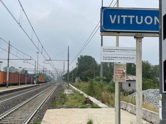 Donna di 54 anni muore travolta da un treno: indaga la Polizia Ferroviaria