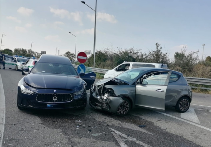 Era ubriaca la donna che ha tamponato il carro funebre