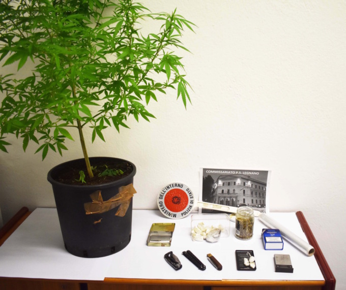 Droga nel parchetto, preso lo spacciatore in fuga con la bici