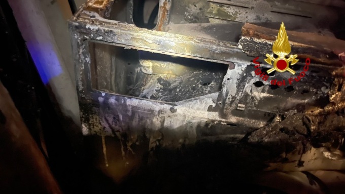 Scoppia incendio nella cantina, serata di paura