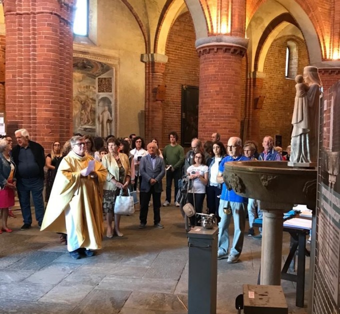 Morimondo: ricollocata la Madonnina in abbazia