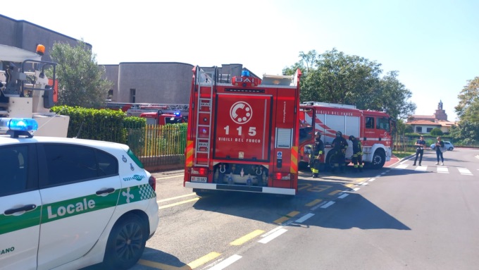 Principio d’incendio nella palestra della scuola