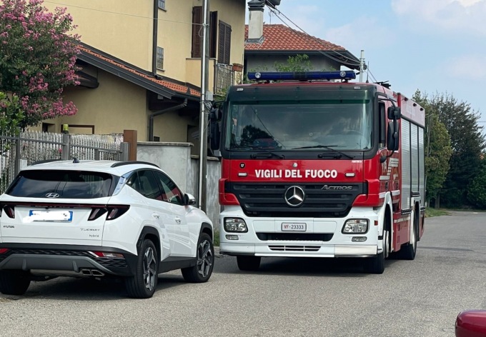 Anziano non risponde in casa, salvato dai pompieri