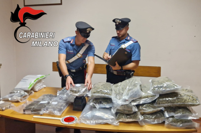 In manette due giovani: sequestrati 46 chili di hashish e marijuana