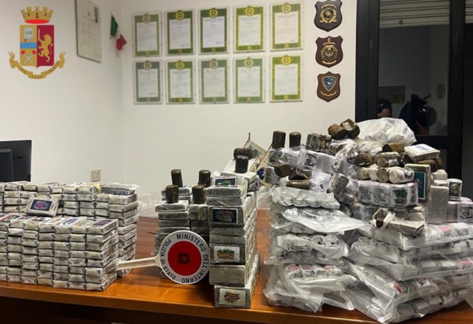 Sequestrati 62 chilogrammi di hashish: due arresti da parte della Polizia di Stato