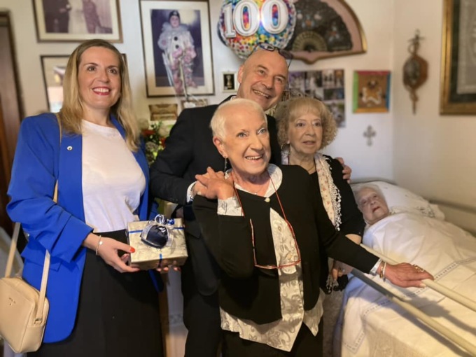Grande festa per i 100 anni di bisnonna Benvenuta
