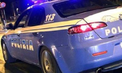 Aggrediscono i poliziotti mentre arrestano due persone