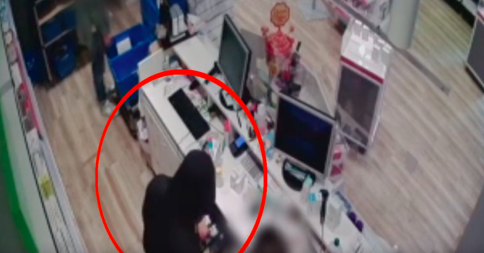 Rapina una farmacia: arrestato