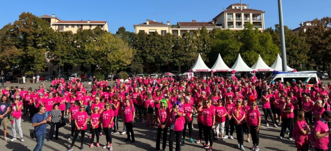 Un’onda rosa per le strade di Senago