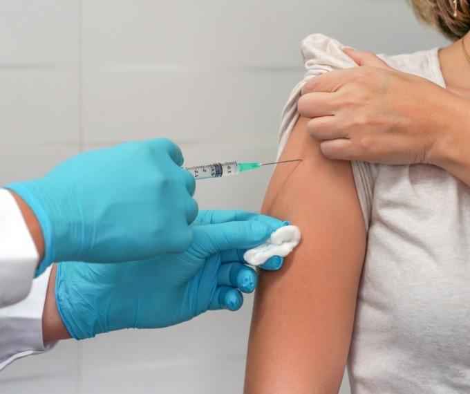 Vax day: oltre 500 persone per l’antinfluenzale, 196 per l’antiCovid