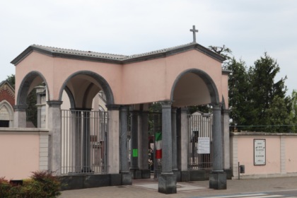 Cimitero senza custode e senza impresa. Le tumulazioni? “Fai da te”