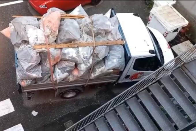 Guidava un autocarro carico di rifiuti speciali senza autorizzazione e… con un provvedimento di espulsione
