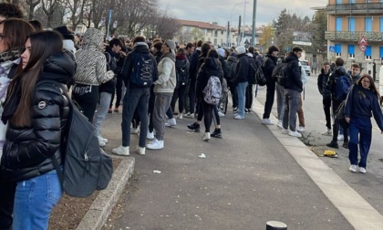 Ennesimo lunedì nero per gli studenti: aule ancora al freddo