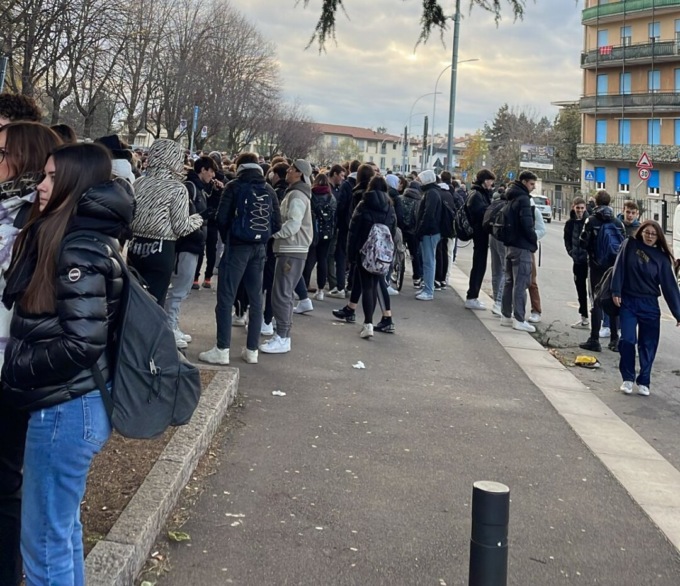 Ennesimo lunedì nero per gli studenti: aule ancora al freddo