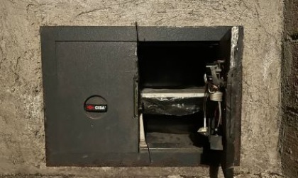 Aggredito nel box da due ladri che lo prendono a calci e pugni