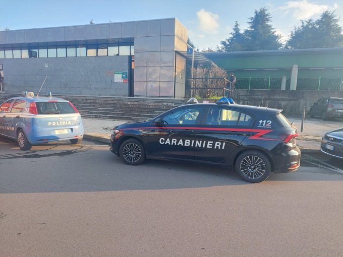 40enne finisce sotto un treno: testimoni sotto shock