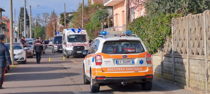 Spara alla compagna e poi si toglie la vita