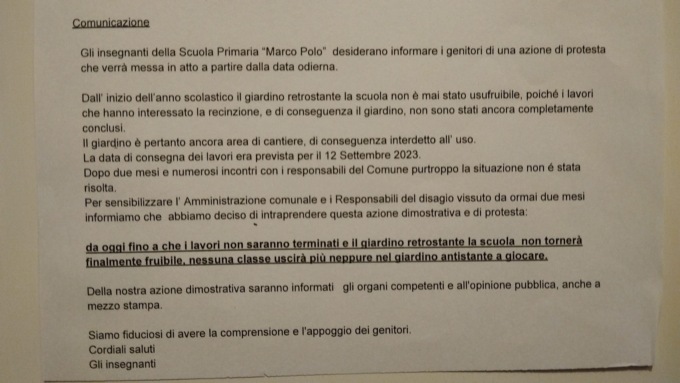 Intervallo in classe, la protesta delle maestre: “Finché non finiranno i lavori i bambini non usciranno a giocare”