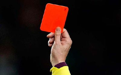Nicolas Kakaja squalificato per due mesi e mezzo: ha fatto la pipì in campo durante la partita
