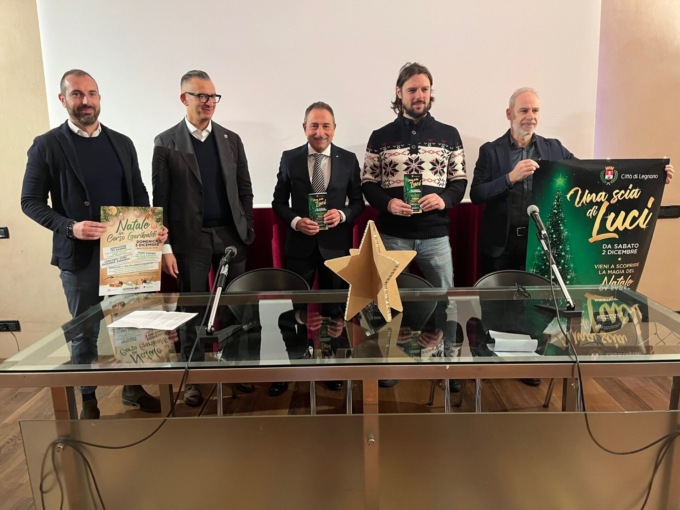 “Una scia di luci” accende la magia del Natale