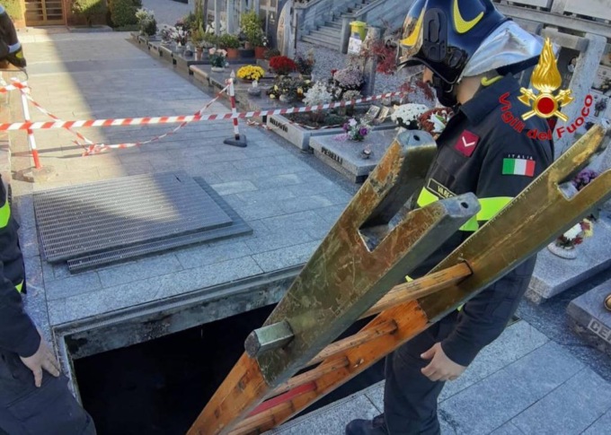 Precipita da un’altezza di quattro metri durante la tumulazione: operaio ferito