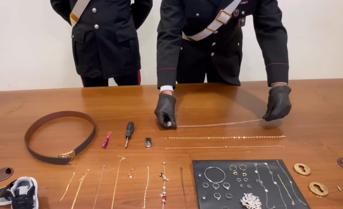 Furti in abitazione: arrestate due donne e un sedicenne
