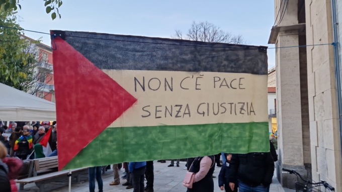 Tanti in piazza per il cessate il fuoco in Palestina