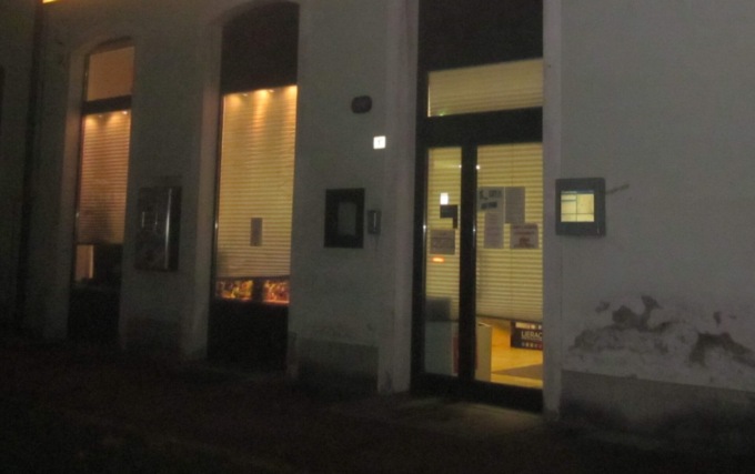Chiudono il farmacista in uno stanzino e rubano l’incasso