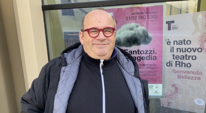 Il signor “Fantozzi” a passeggio nel centro di Rho