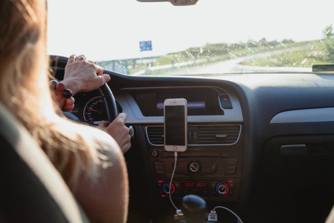 Affrontare un lungo viaggio in auto con un neonato