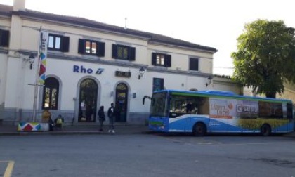 Litiga per un prestito e quando viene portato  in Commissariato tenta di aggredire i poliziotti