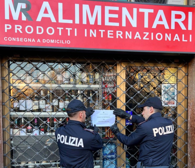 Sospesa la licenza per 15 giorni a MR alimenti: titolare trovato con droga e contanti