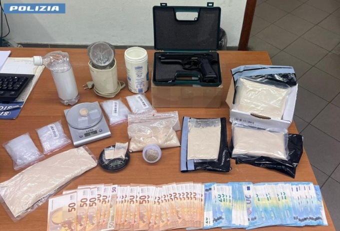 Arrestato 43enne che spacciava droga sintetica in Suv