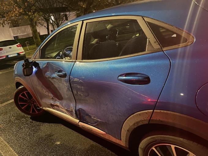 Tir travolge l’auto e non si ferma, l’appello del proprietario