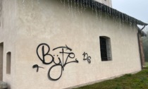 Atti vandalici contro il presepe e la chiesetta