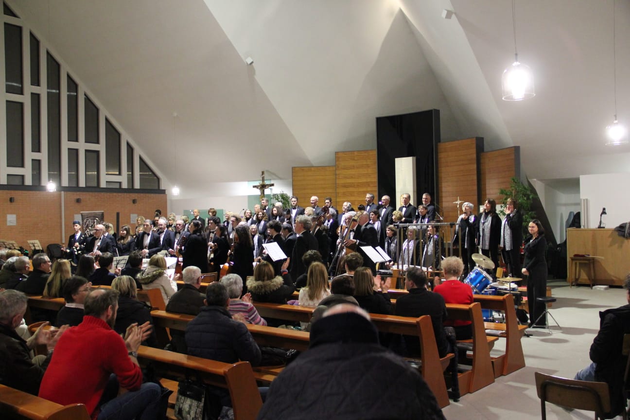 Coro Sinfonico e Orchestra dell'Accademia Amadeus Natale a Rescaldina 2023 (4)