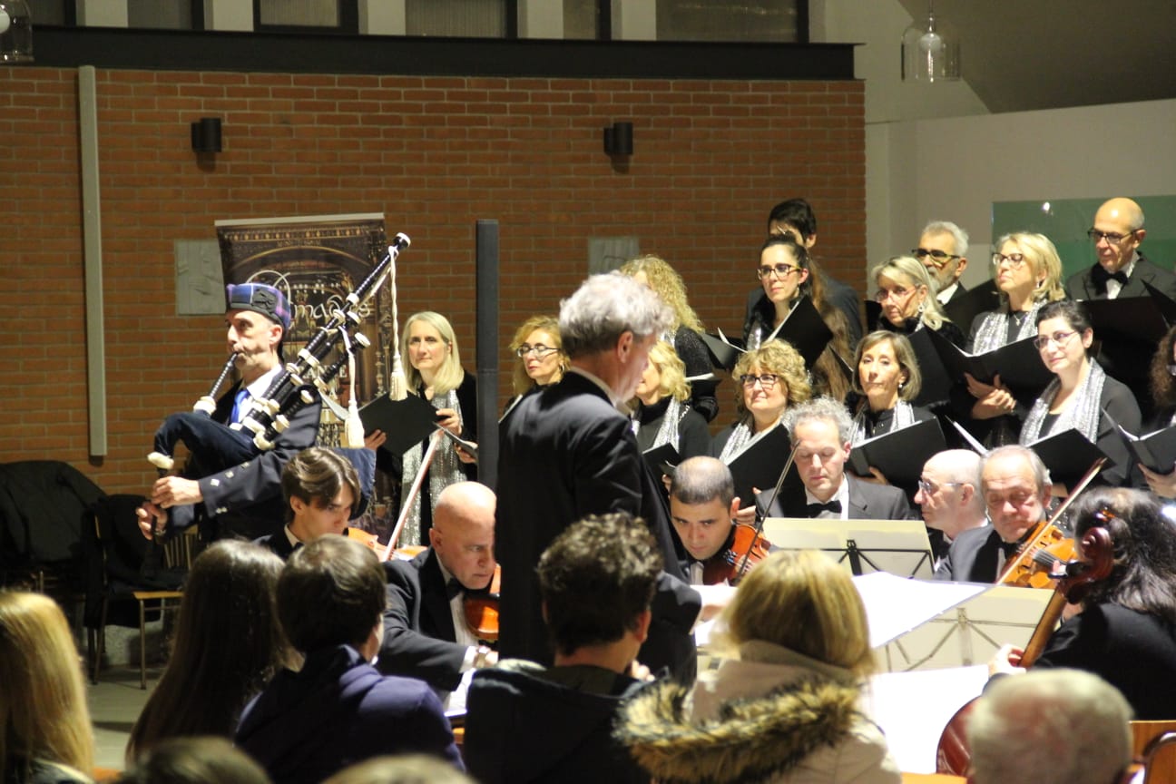 Coro Sinfonico e Orchestra dell'Accademia Amadeus Natale a Rescaldina 2023 (5)