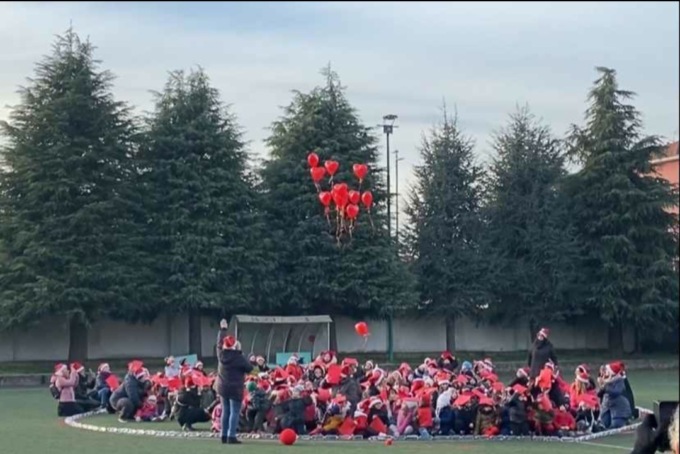 I palloncini lanciati dalla scuola sono stati ritrovati da due gemelli di Parma