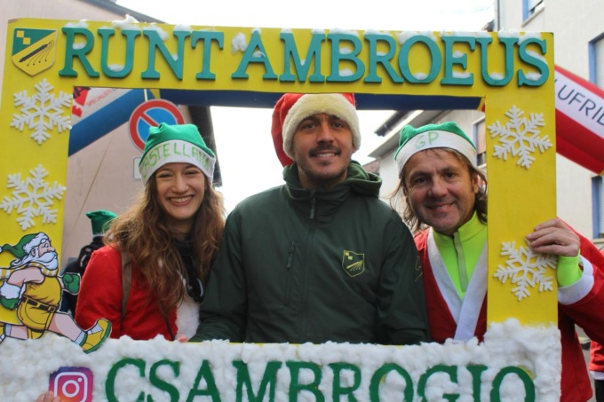 Oltre 170 Babbi Natale gialloverdi di corsa alla Runt'Ambroeus