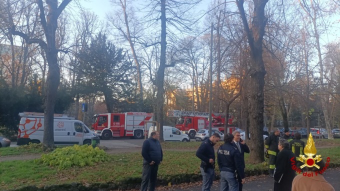Scoppia una cabina elettrica: evacuate 200 persone