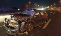 Auto si ribalta in autostrada: donna finisce in ospedale