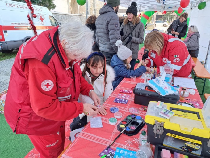 Babbo Natale e i suoi elfi hanno fatto la felicità dei bambini al Parco Falcone-Borsellino