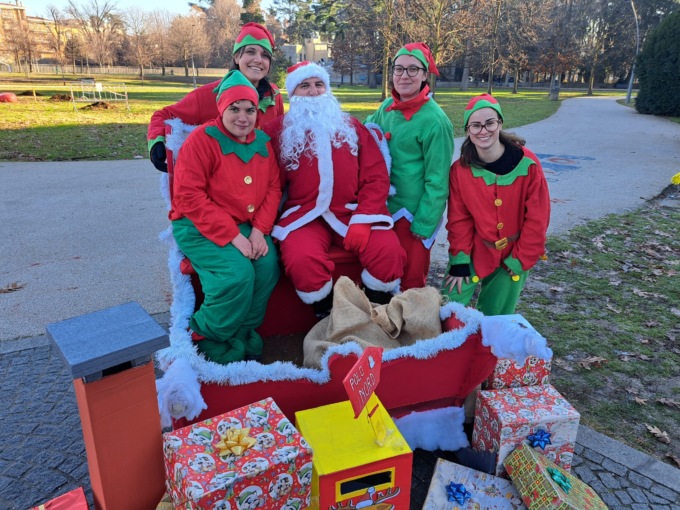 Babbo Natale e i suoi elfi hanno fatto la felicità dei bambini al Parco Falcone-Borsellino