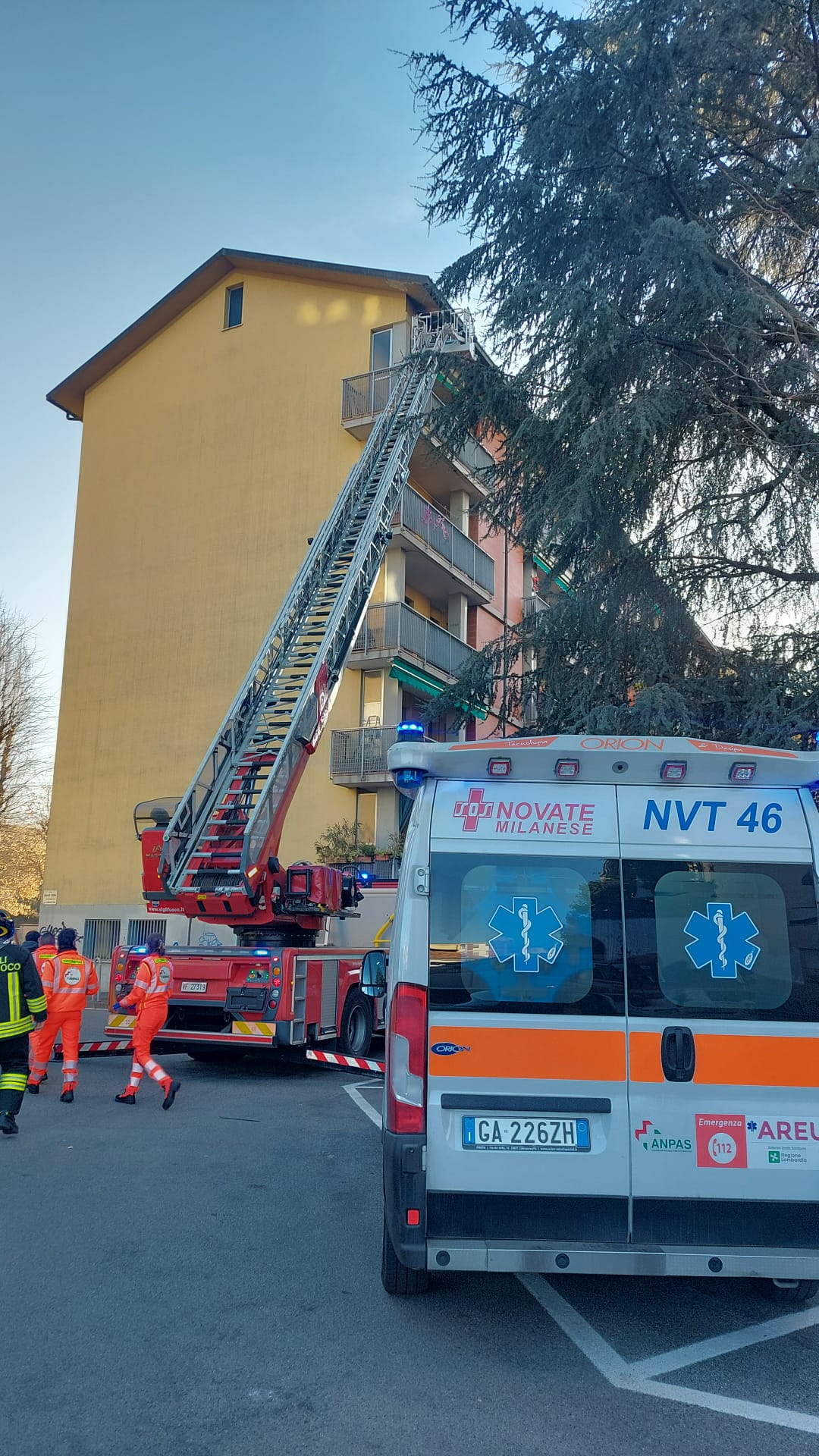 Bollate, Vigili del Fuoco soccorso persona