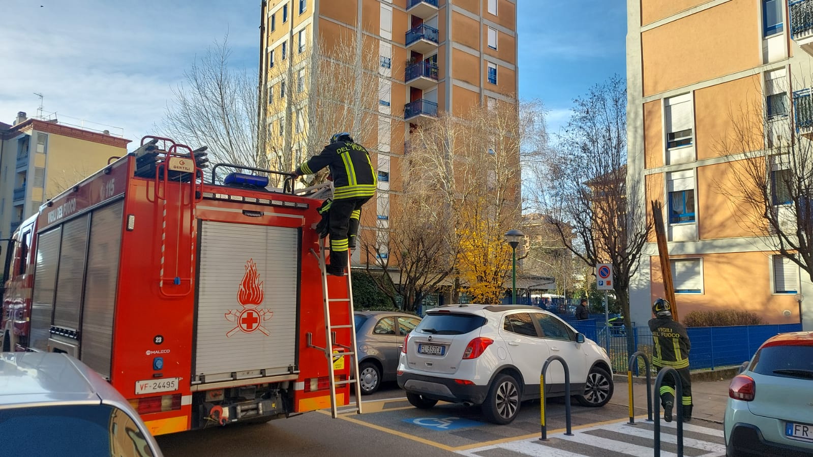 Bollate, Vigili del Fuoco soccorso persona