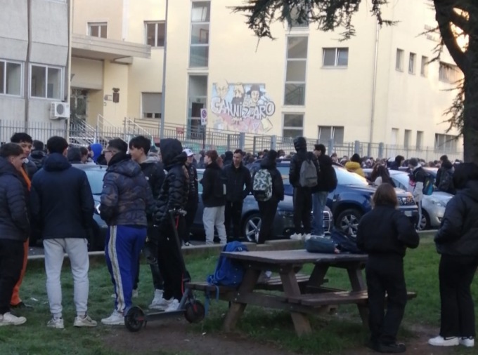 Cannizzaro in sciopero “Una vergogna studiare in questa struttura che cade a pezzi” – IL VIDEO